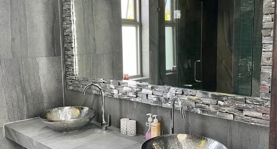 For rent 3 bedrooms villa in Mueang Phuket, Phuket
