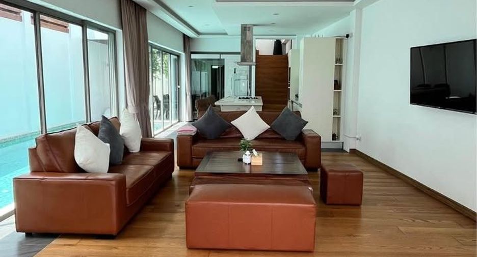 For rent 3 bedrooms villa in Mueang Phuket, Phuket
