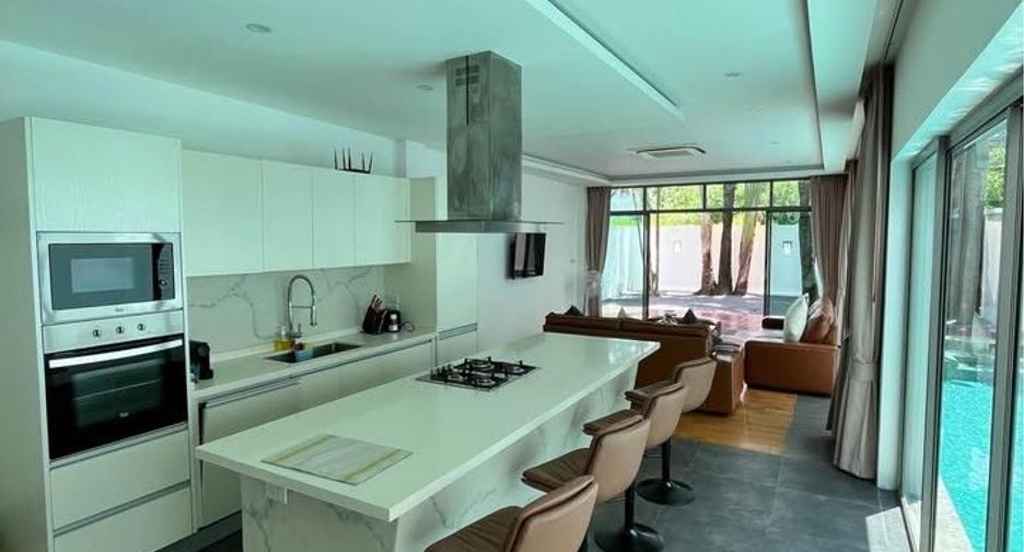 For rent 3 bedrooms villa in Mueang Phuket, Phuket