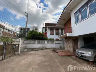 Haus zum Kauf mit 3 Zimmer in Watthana, Bangkok