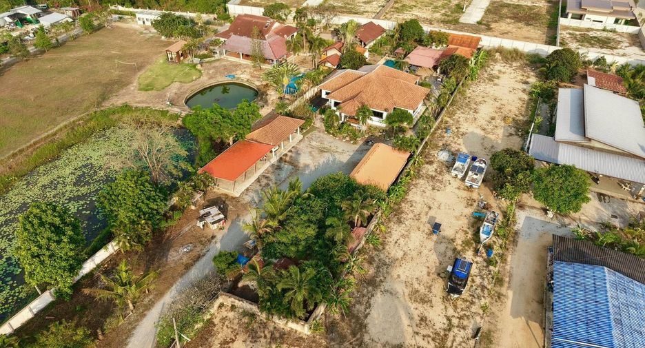 À vendre 4 chambres maison à Huay Yai, Pattaya