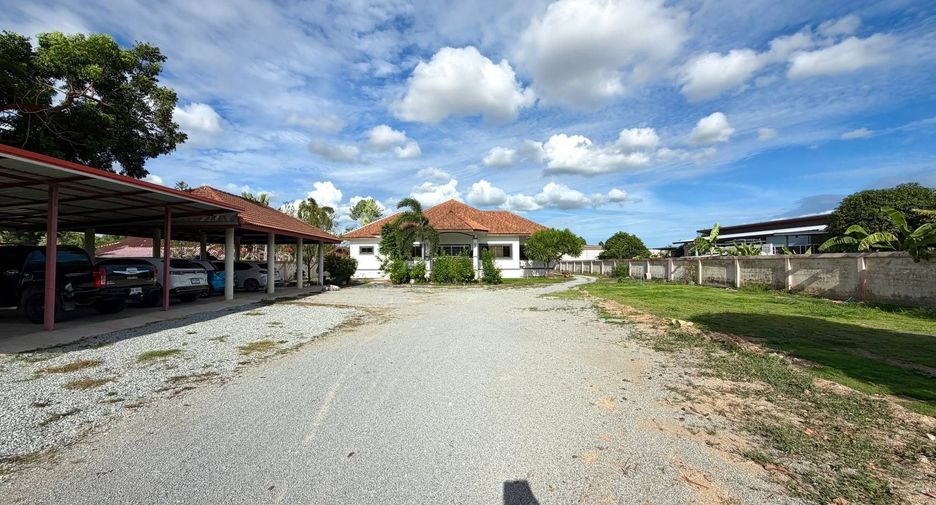 À vendre 4 chambres maison à Huay Yai, Pattaya