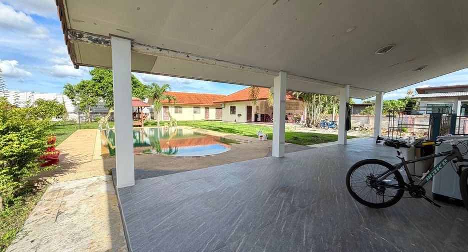 À vendre 4 chambres maison à Huay Yai, Pattaya
