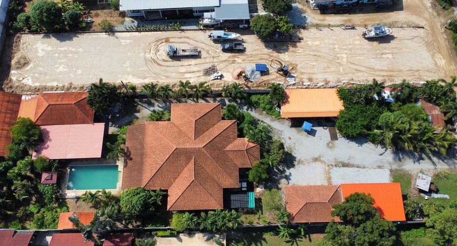 À vendre 4 chambres maison à Huay Yai, Pattaya