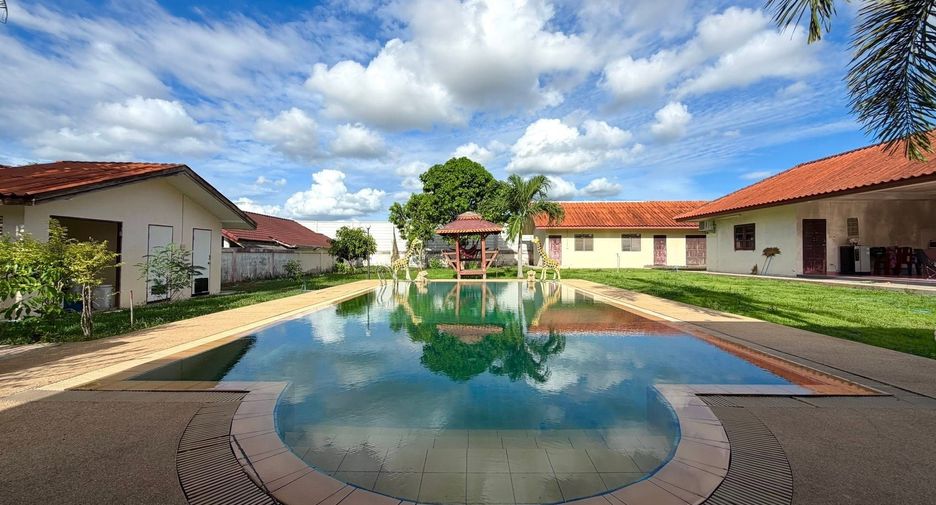 À vendre 4 chambres maison à Huay Yai, Pattaya