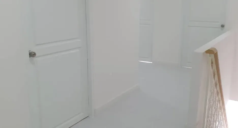 For rent 4 bedrooms townhouse in Watthana, Bangkok