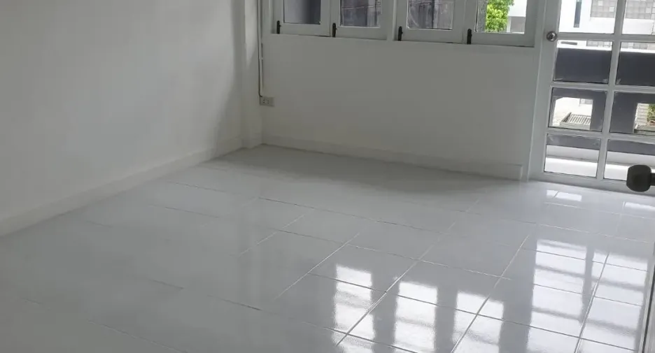 For rent 4 bedrooms townhouse in Watthana, Bangkok