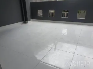 For rent 4 bedrooms townhouse in Watthana, Bangkok