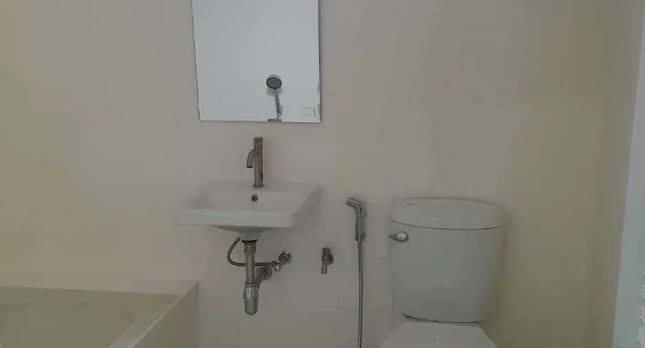 For rent 4 bedrooms townhouse in Watthana, Bangkok