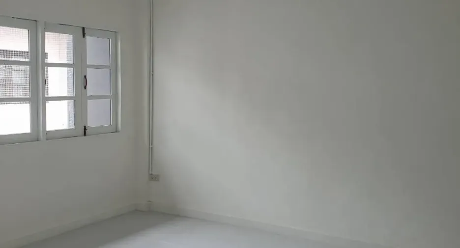 For rent 4 bedrooms townhouse in Watthana, Bangkok