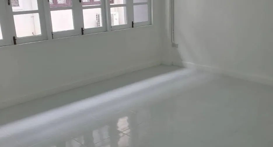 For rent 4 bedrooms townhouse in Watthana, Bangkok