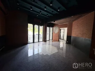 For rent retail Space in Watthana, Bangkok