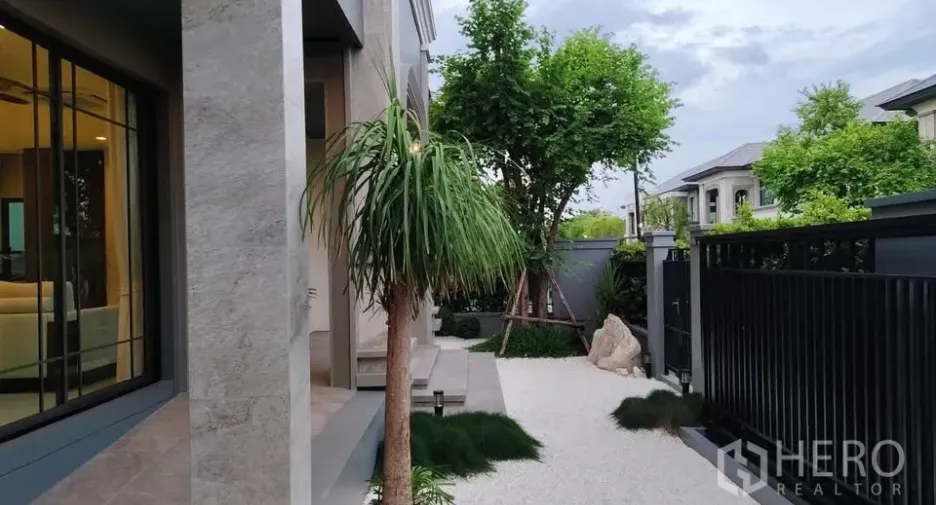 Haus zur Miete und zum Kauf mit 4 Zimmer in Lat Krabang, Bangkok