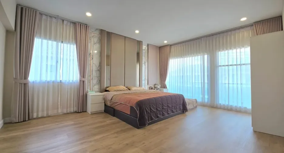 For rent 4 bedrooms house in Lat Krabang, Bangkok