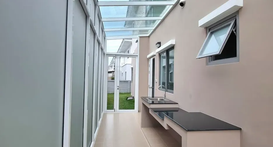 For rent 4 bedrooms house in Lat Krabang, Bangkok