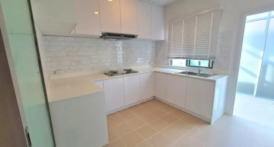 For rent 4 bedrooms house in Lat Krabang, Bangkok