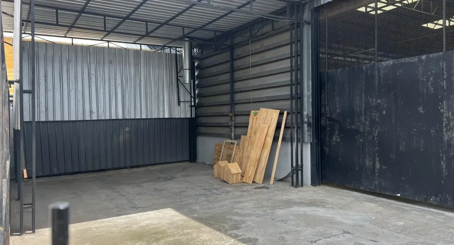 For rent warehouse in Saphan Sung, Bangkok