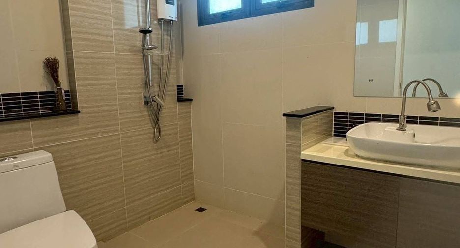 For rent and for sale 4 bedrooms house in Suan Luang, Bangkok