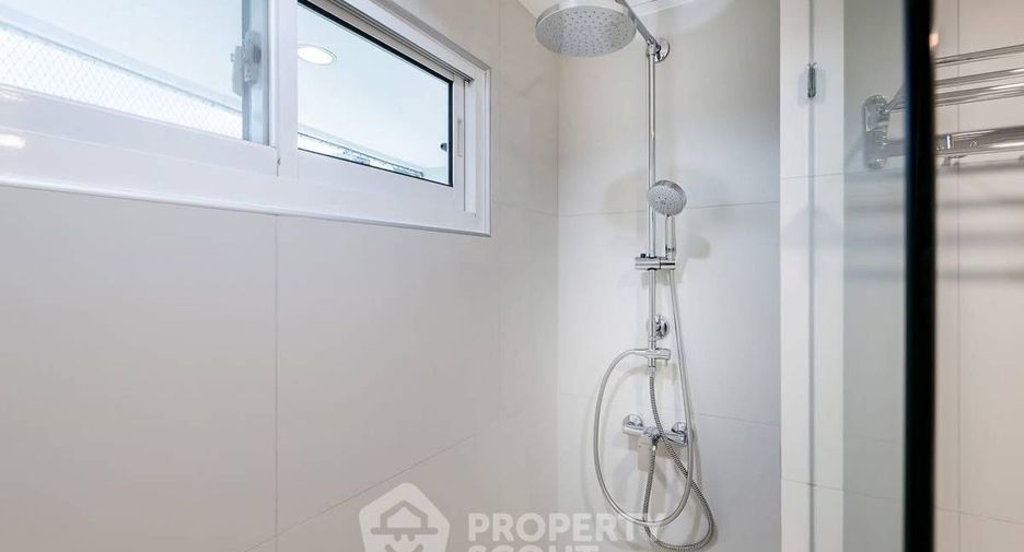 Condo en alquiler de 3 habitaciones en Watthana, Bangkok