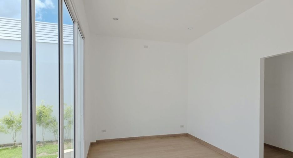 For sale 3 bedrooms house in Saraphi, Chiang Mai