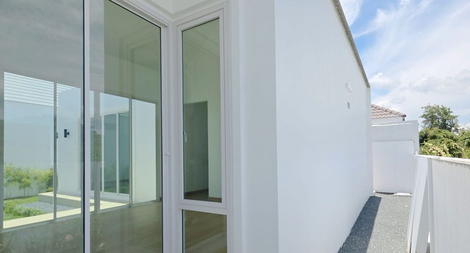For sale 3 bedrooms house in Saraphi, Chiang Mai