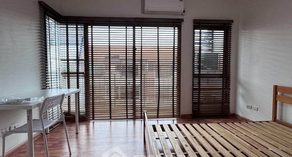 Reihenhaus zur Miete mit 3 Zimmer in Phra Khanong, Bangkok