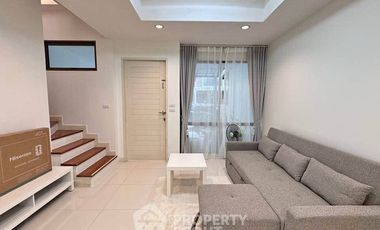 Reihenhaus zur Miete mit 3 Zimmer in Phra Khanong, Bangkok