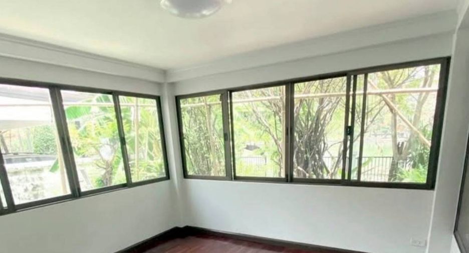 Haus zur Miete mit 4 Zimmer in Saphan Sung, Bangkok