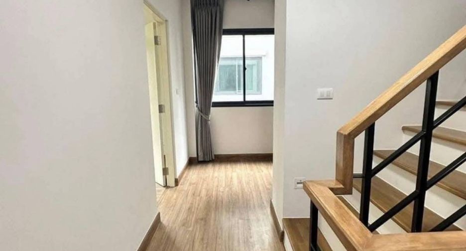 Reihenhaus zur Miete mit 4 Zimmer in Bang Khen, Bangkok