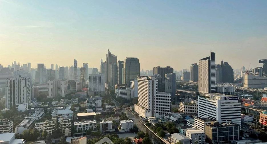 For rent 3 bedrooms condo in Watthana, Bangkok