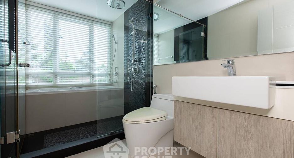 For sale 2 bedrooms condo in Khlong Toei, Bangkok