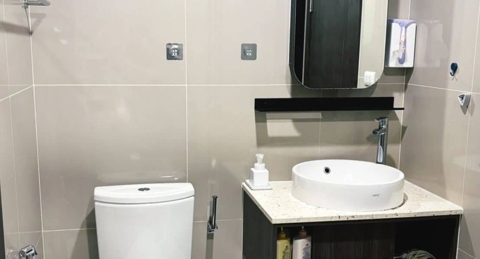 Продажа 1 кровать кондо в Хуаи Кхщанг, Бангкок