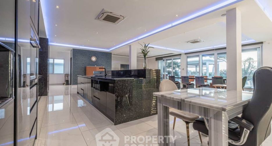 For rent and for sale 10 bedrooms villa in Pratumnak, Pattaya