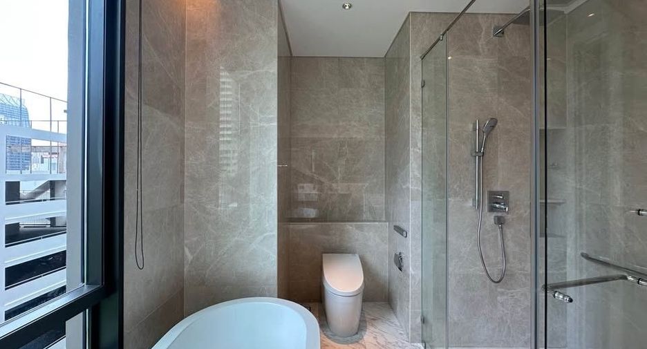 Condo en alquiler de 2 habitaciones en Pathum Wan, Bangkok