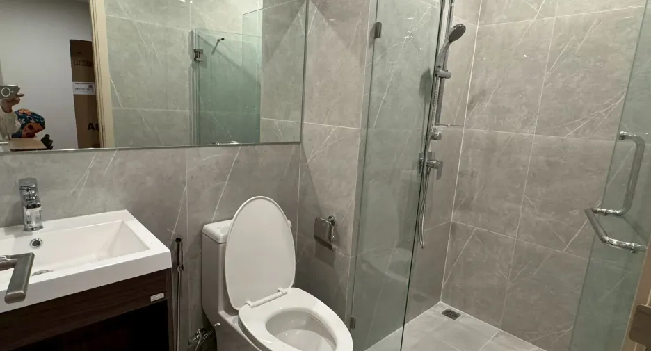 Condo en alquiler de 2 habitaciones en Huai Khwang, Bangkok