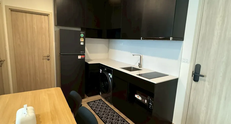 Condo en alquiler de 2 habitaciones en Huai Khwang, Bangkok