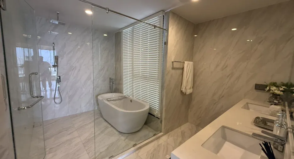 For rent 3 bedrooms condo in Khlong Toei, Bangkok