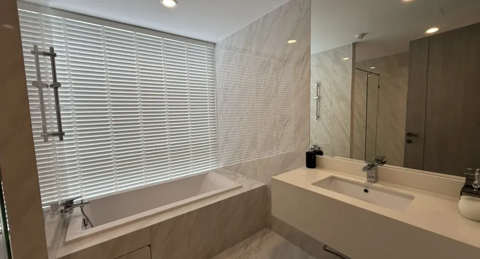 For rent 3 bedrooms condo in Khlong Toei, Bangkok