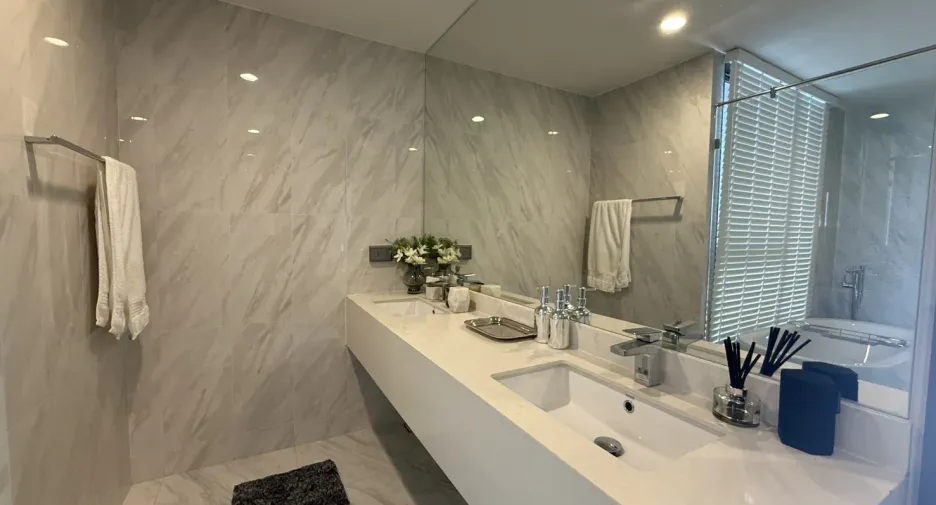 For rent 3 bedrooms condo in Khlong Toei, Bangkok