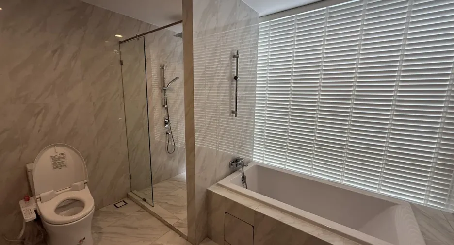 For rent 3 bedrooms condo in Khlong Toei, Bangkok