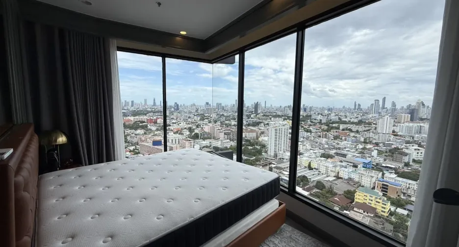 For rent 3 bedrooms condo in Khlong Toei, Bangkok