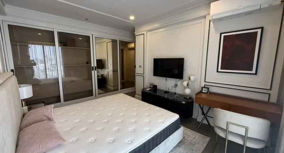 For rent 3 bedrooms condo in Khlong Toei, Bangkok