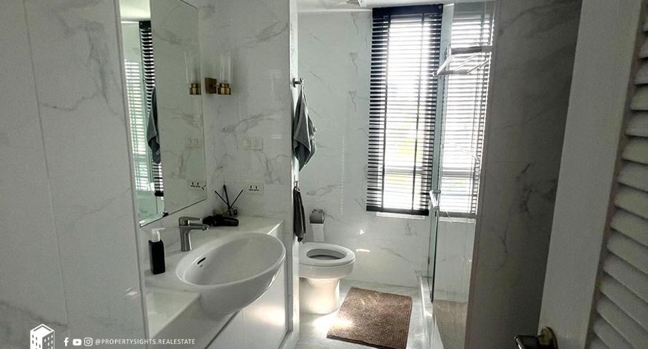 For sale 2 bedrooms condo in Yan Nawa, Bangkok