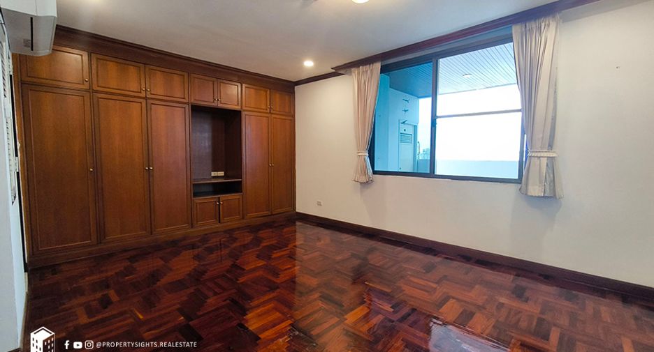 For rent 4 bedrooms condo in Watthana, Bangkok
