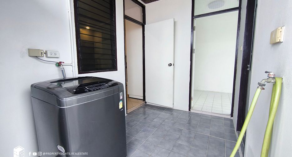 For rent 4 bedrooms condo in Watthana, Bangkok