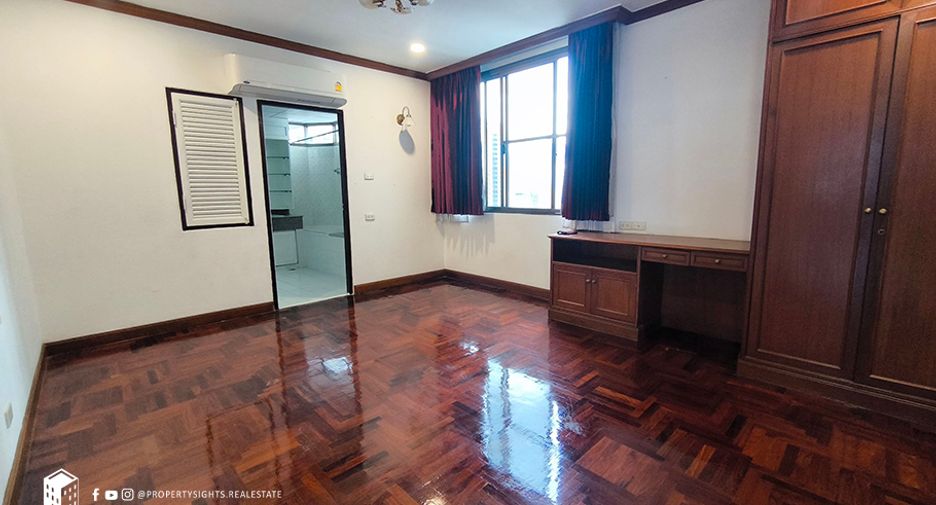 For rent 4 bedrooms condo in Watthana, Bangkok