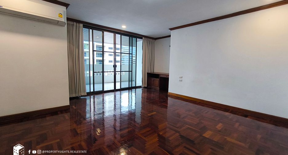For rent 4 bedrooms condo in Watthana, Bangkok