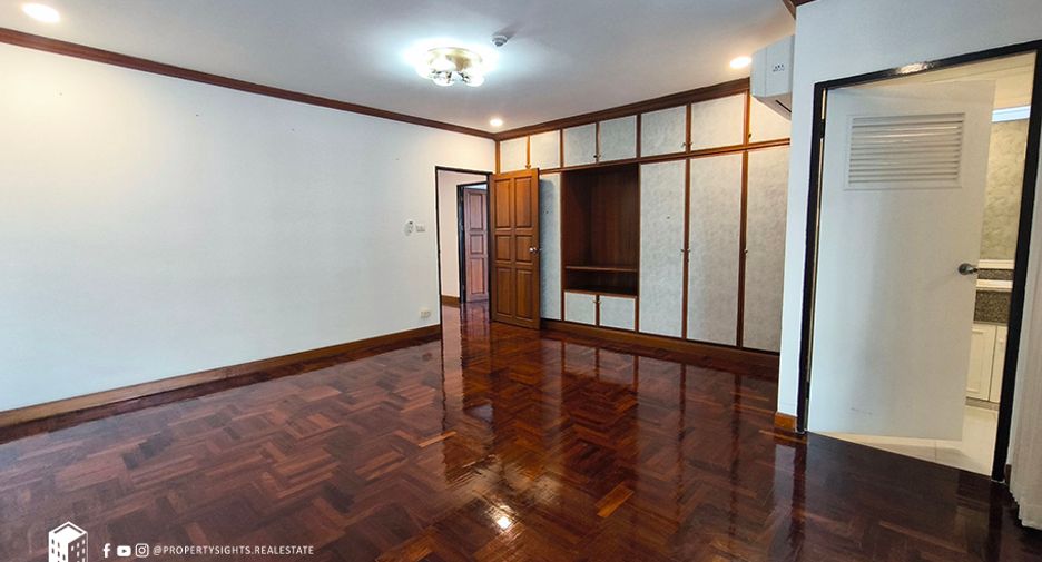 For rent 4 bedrooms condo in Watthana, Bangkok