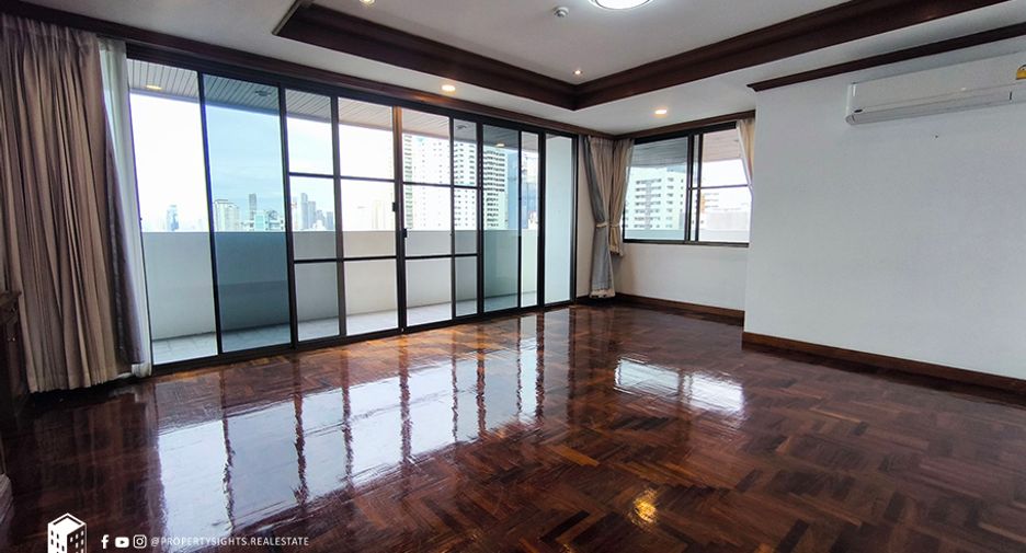 For rent 4 bedrooms condo in Watthana, Bangkok