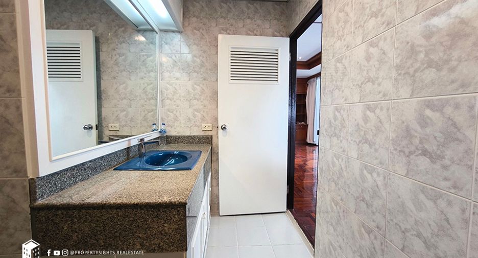 For rent 4 bedrooms condo in Watthana, Bangkok